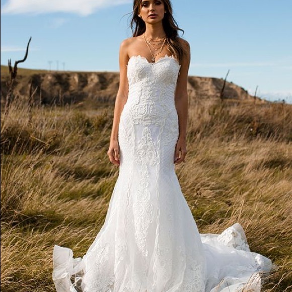 Madi Lane ROMANA Wedding Gown - Picture 2 of 12